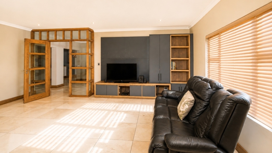 8 Bedroom Property for Sale in Birdwood Estate North West